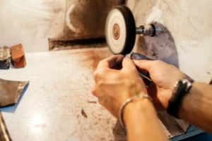 Electrolytic Polishing vs. Hand Polishing-1