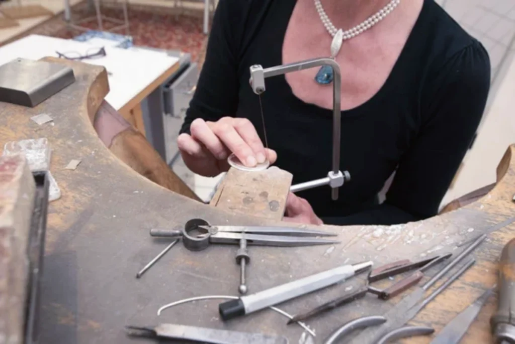 Jewelers Prefer Pneumatic Hand Engravers Over Traditional Tools
